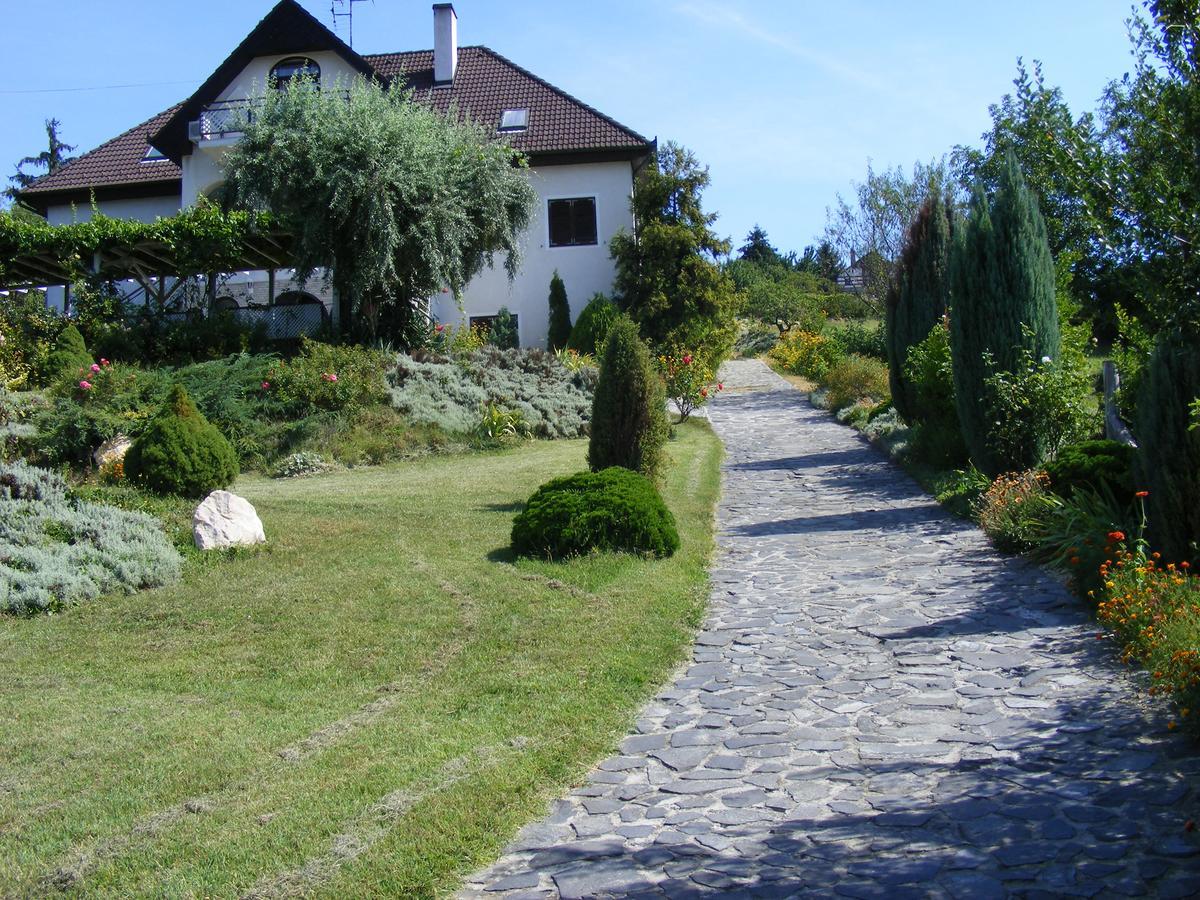 Pigal Panzio Bed & Breakfast Badacsonyörs Dış mekan fotoğraf